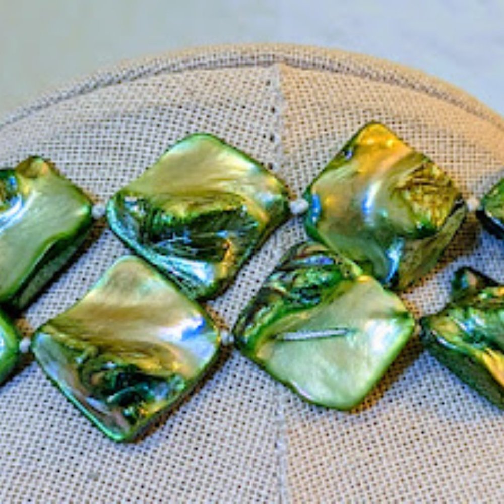 Long Green Shell Necklace - Picture 9 of 9